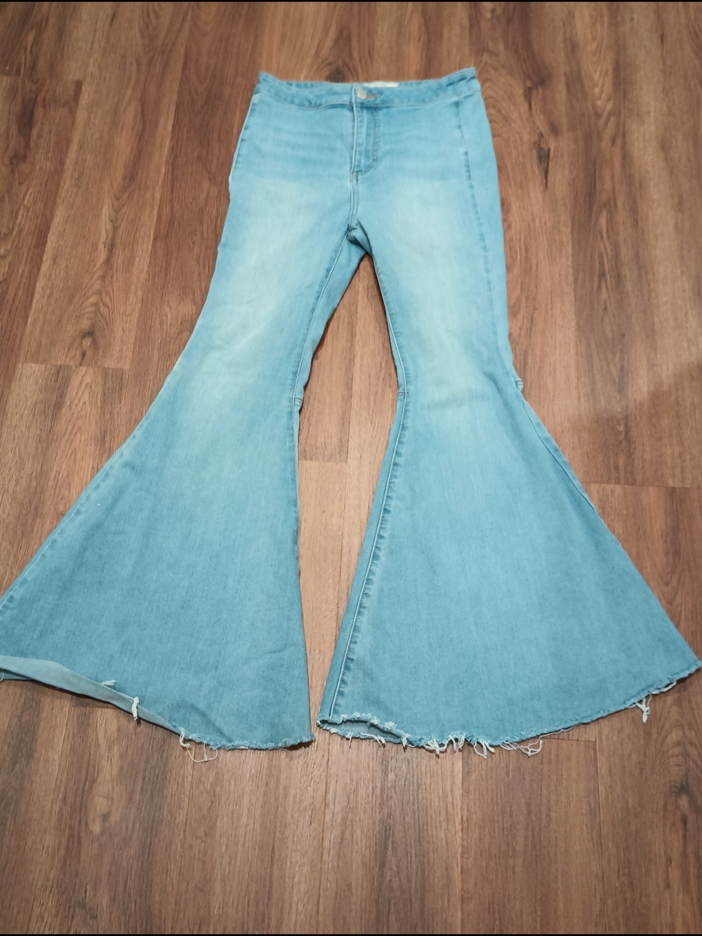 Free People Light Wash Elephant Bells Raw Hem Stretch High Waisted Jeans Sz 25